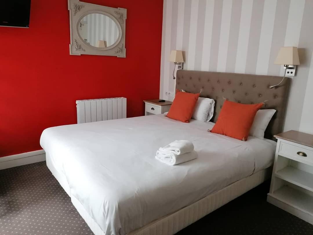 Logis Hotel Louise De Savoie Blois Esterno foto