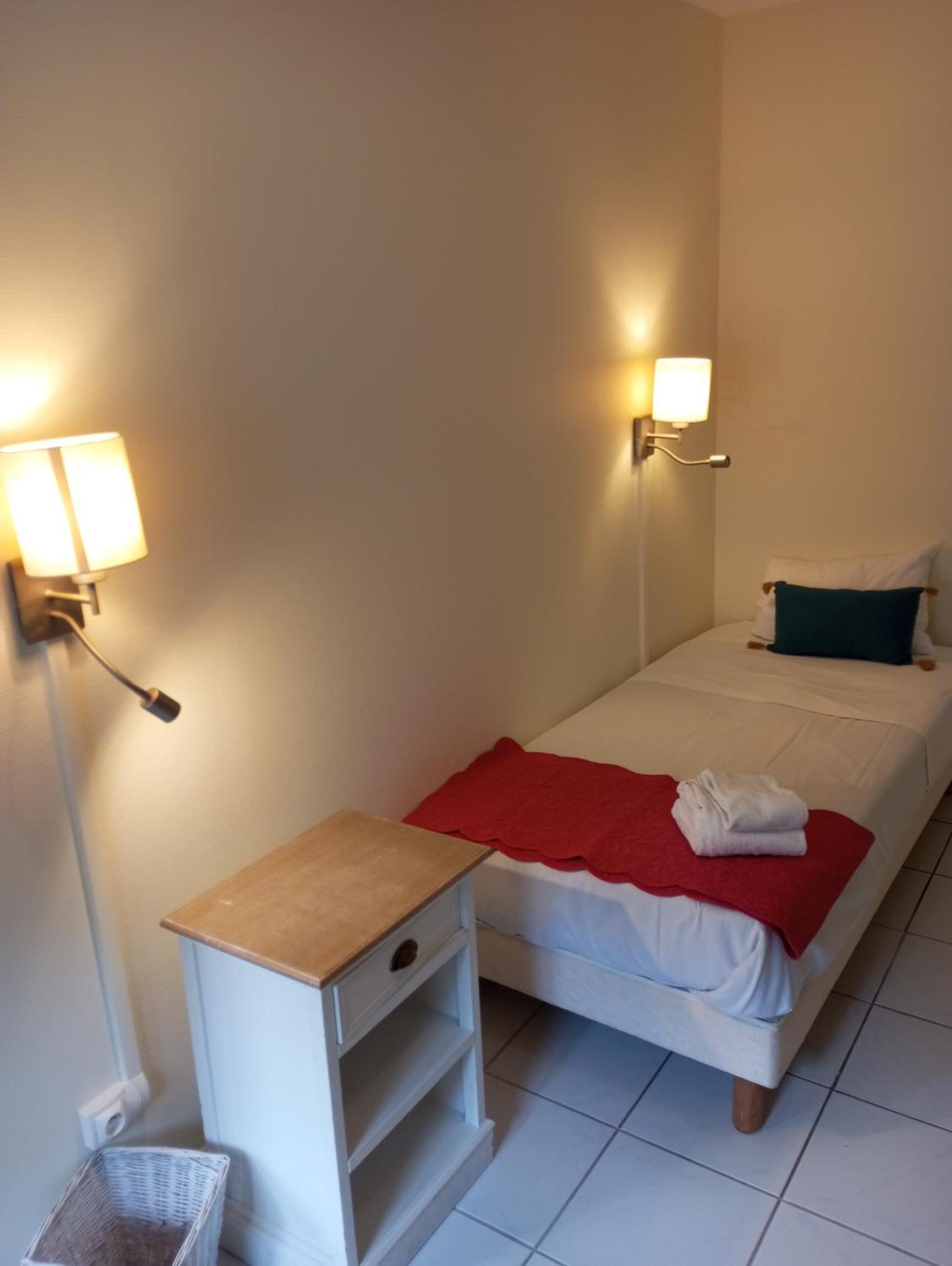Logis Hotel Louise De Savoie Blois Esterno foto