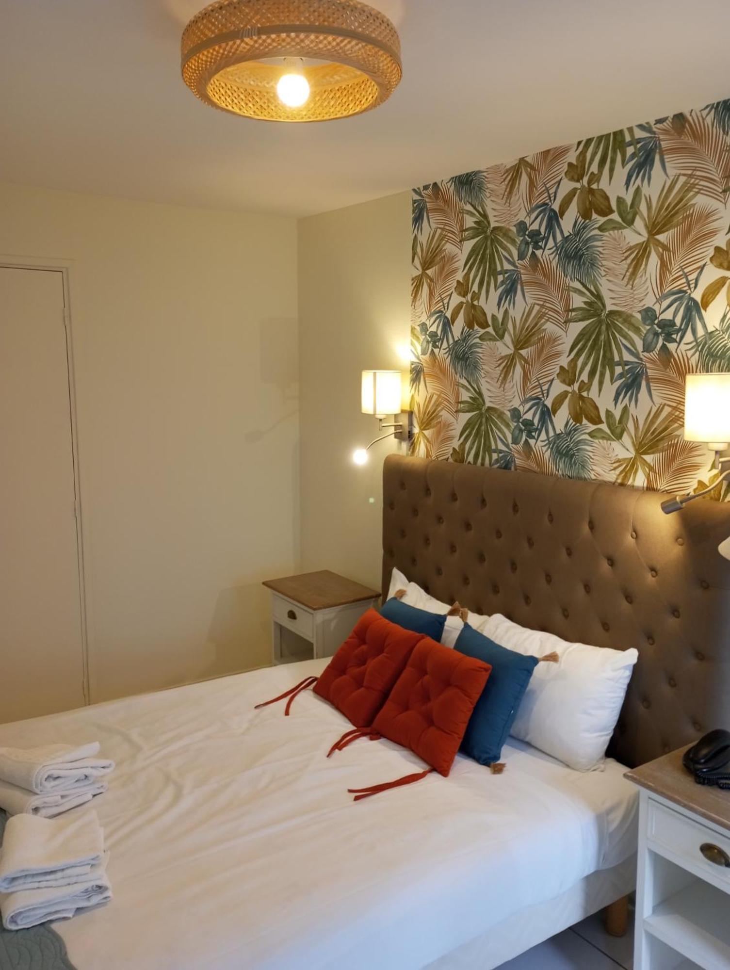 Logis Hotel Louise De Savoie Blois Esterno foto