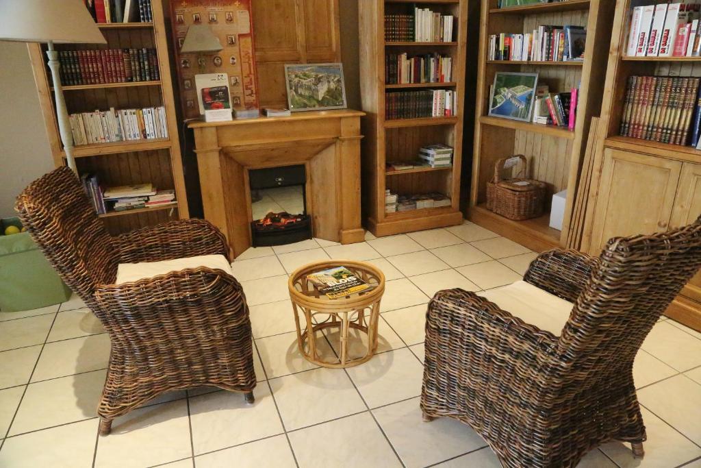 Logis Hotel Louise De Savoie Blois Esterno foto
